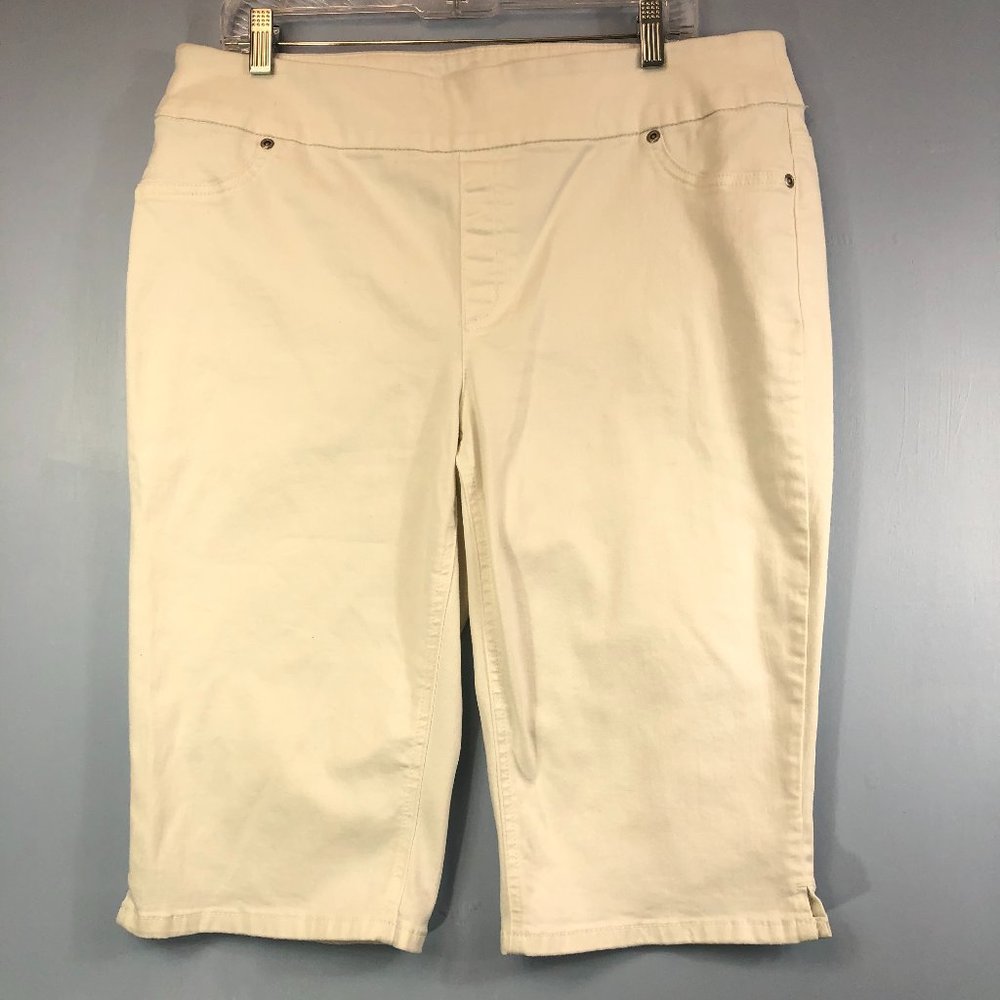 Chico's White Perfect Stretch Soft Jegging Pedal Pusher